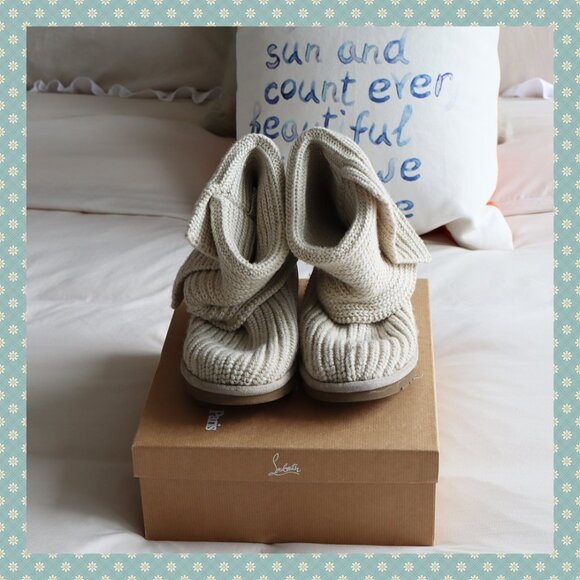 UGG Classic Cardi in Cream - Picture 1 of 8